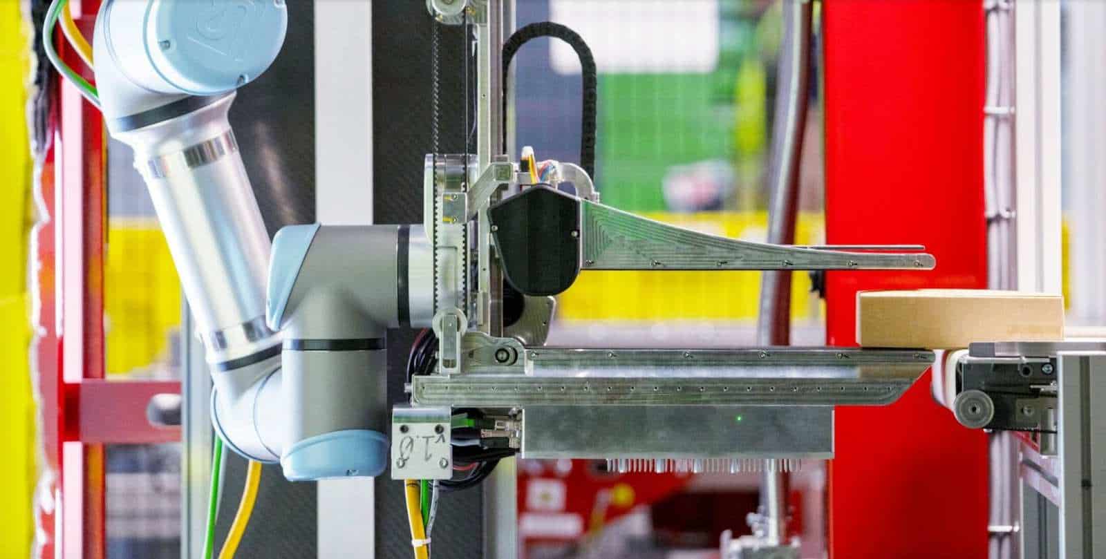 New Amazon Warehouse Robot Has Human Touch Without The Human Salary