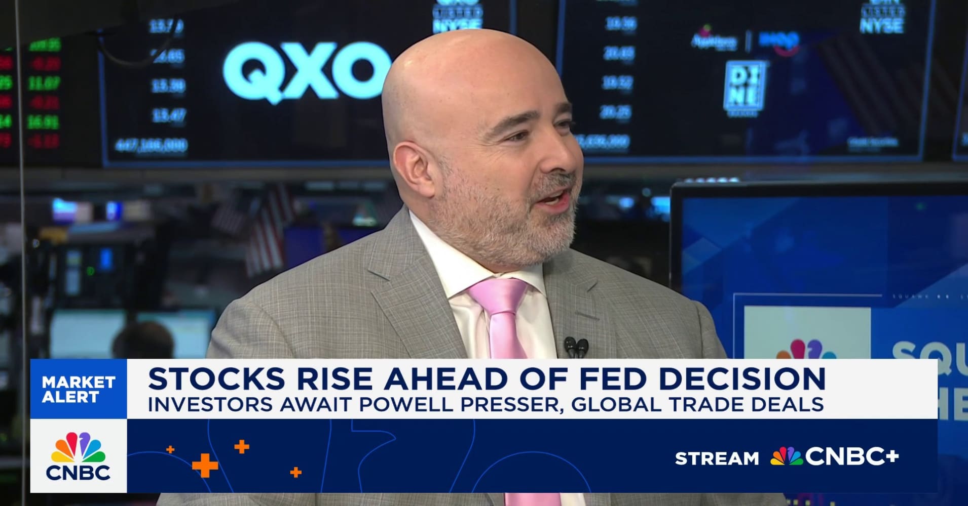 高盛的乔尼·法恩预测美联储将降息；市场反应呈混合积极态势