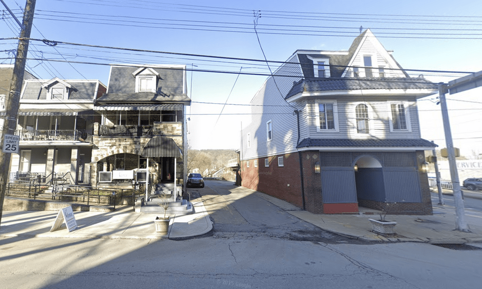 Funeral home under fire over claims pet owners received 'fake ashes' as