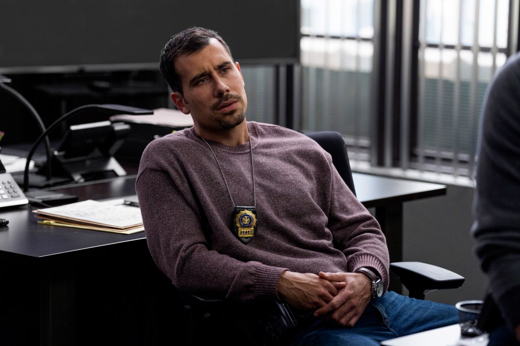 ‘Law & Order SVU’ has huge cast shakeup as 2 actors abruptly exit(02)
