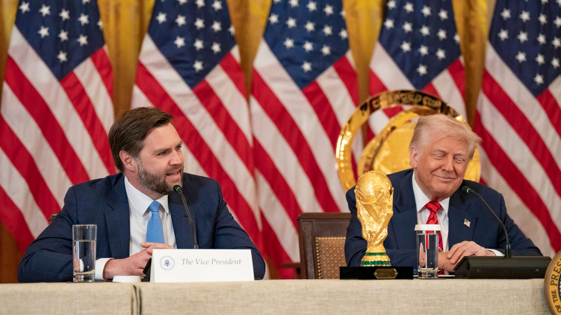  JD Vance scherzt, Besucher der WM 2026 festnehmen lassen zu wollen Illustration 