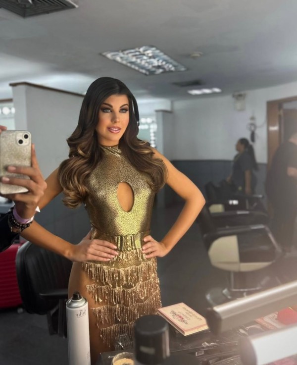 7 Gambar Menawan Valeria Cannavo, Calon Juara Miss World Venezuela 2025!