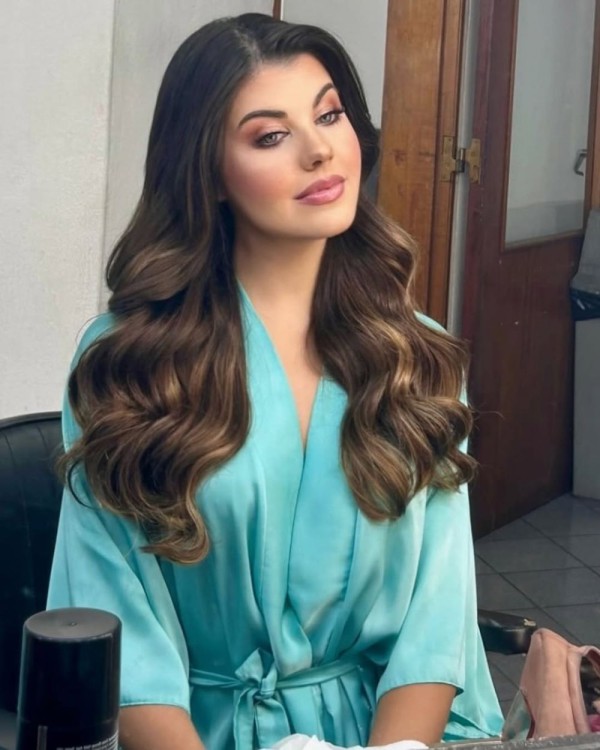 7 Gambar Menawan Valeria Cannavo, Calon Juara Miss World Venezuela 2025!
