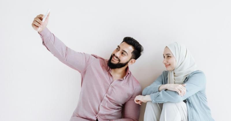 Hukum Meninggalkan Ortu untuk Suami dalam Perspektif Islam