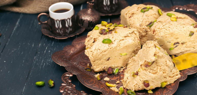 الحلاوة الطحينية مع القهوة