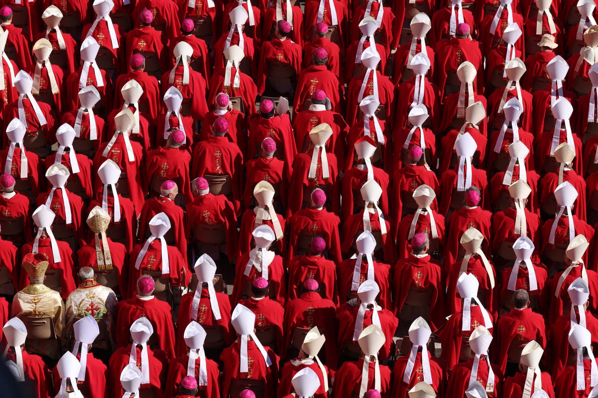 Anecdotes from the history of conclaves