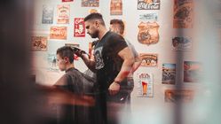 20 Alamat Barbershop di Sumba Barat Daya, Termasuk Kabani Karbershop dan Ruster Barbershop