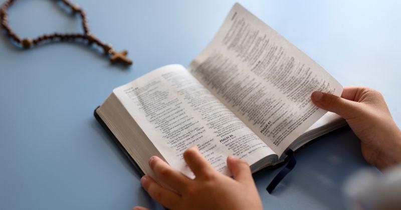 50 Ayat Alkitab yang Menginspirasi Hati Orang Lain