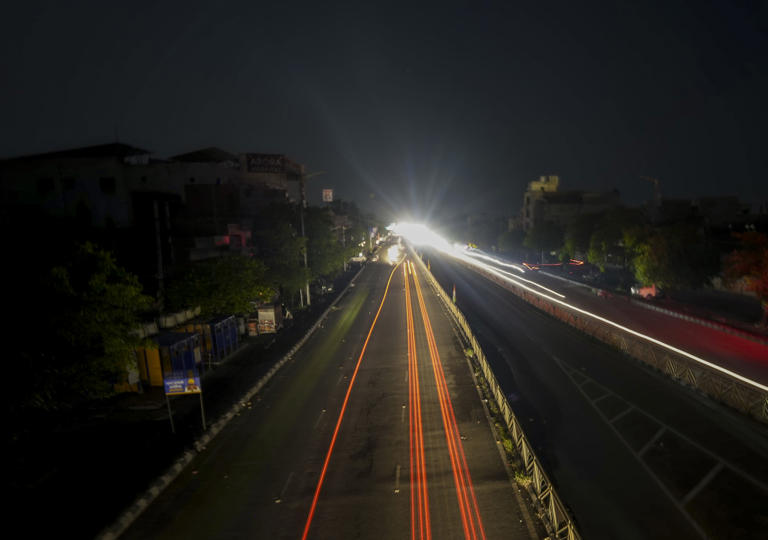 People spend anxious night amid blackout in several Punjab districts