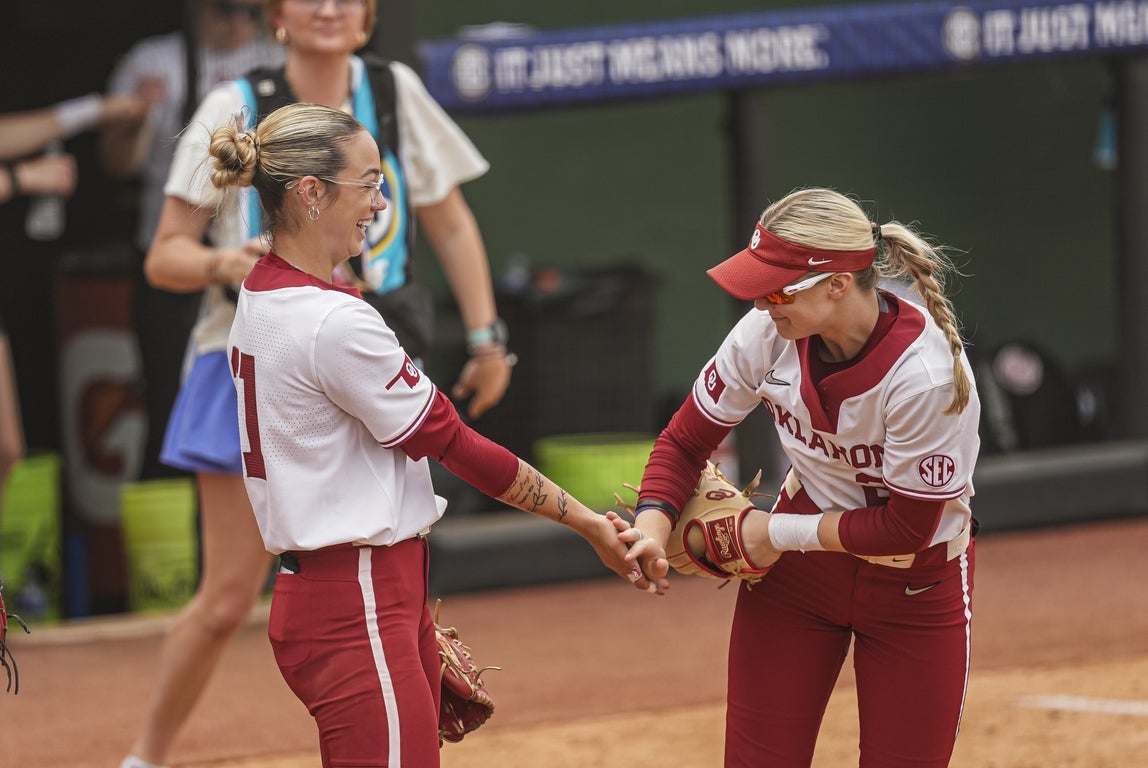 Fantastic photos of the Oklahoma Sooners softball team