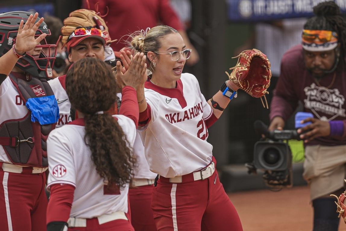 Fantastic photos of the Oklahoma Sooners softball team