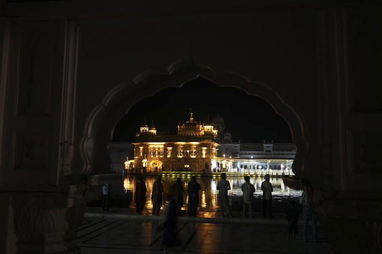 People spend anxious night amid blackout in several Punjab districts