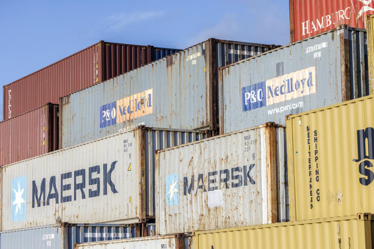 El comercio exterior chino frena su crecimiento tras el intercambio de  aranceles con EEUU