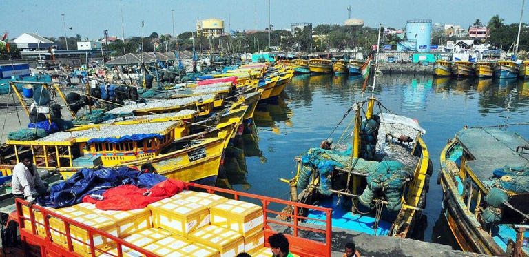 Farmers urge Puducherry Lt Governor to halt revival of Moorthikuppam ...