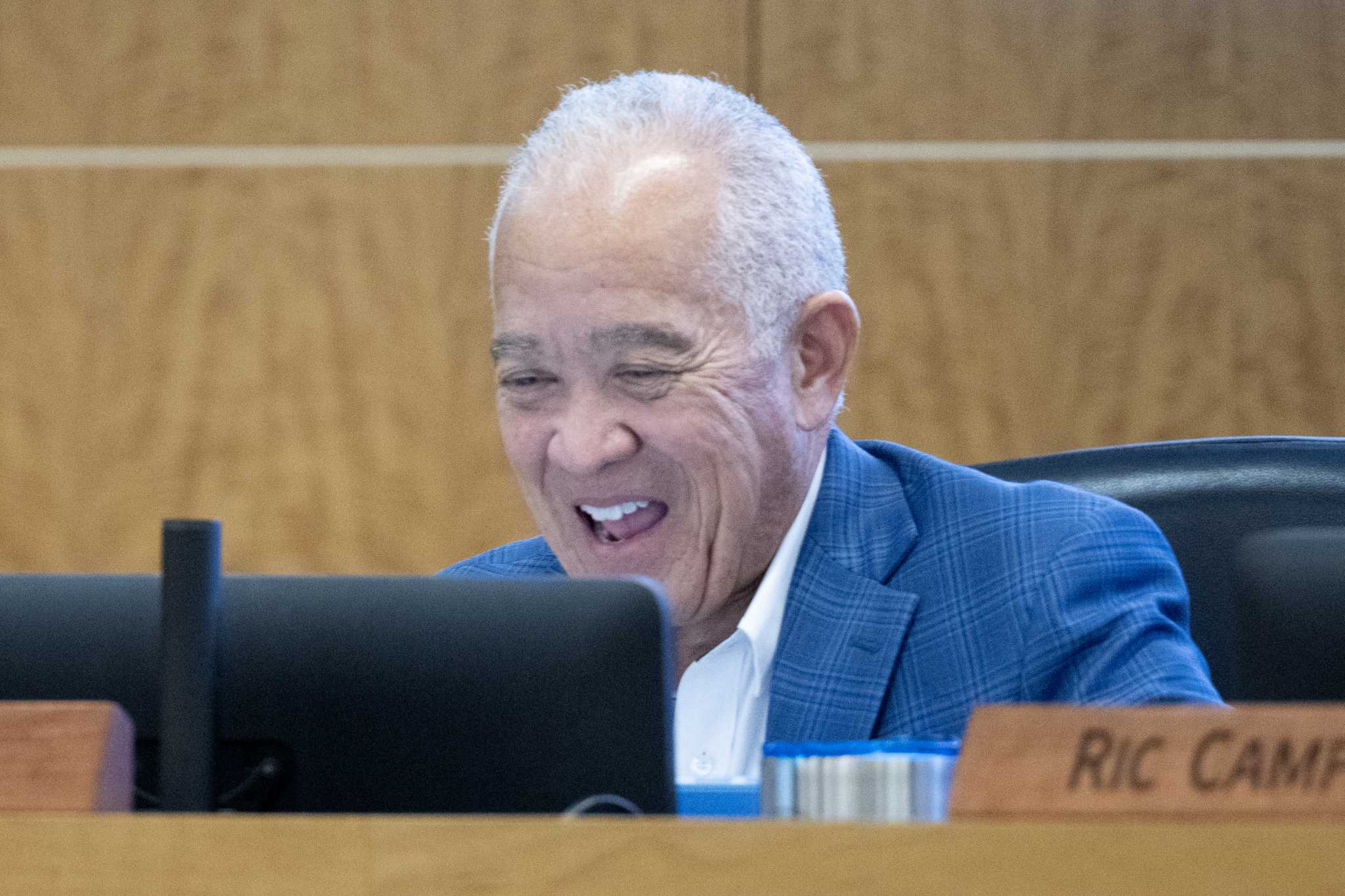 houston-isd-board-of-managers-may-allow-superintendent-certification