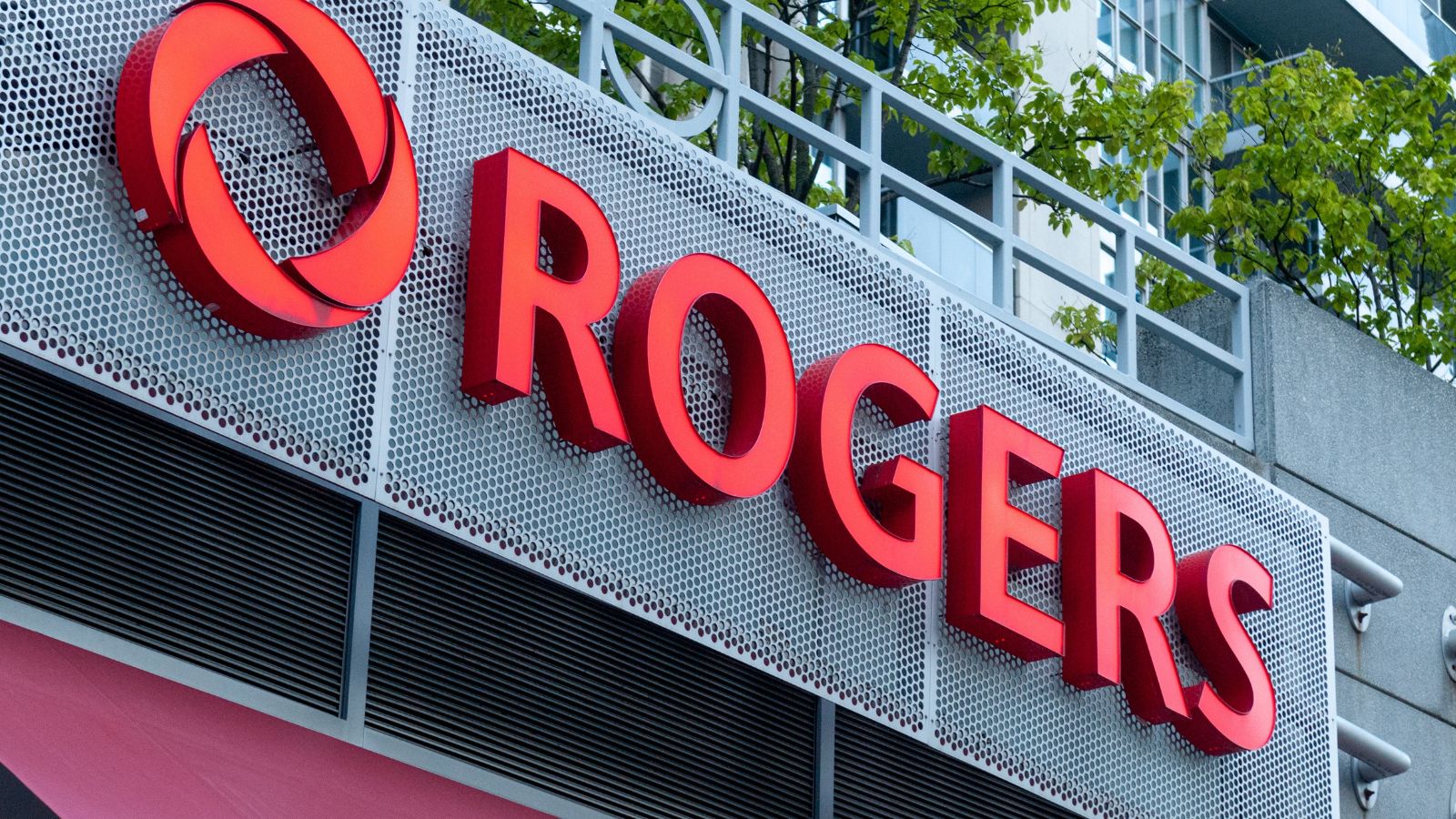 Rogers buys the last 25% of MLSE for $4.35B, taking full control of the ...