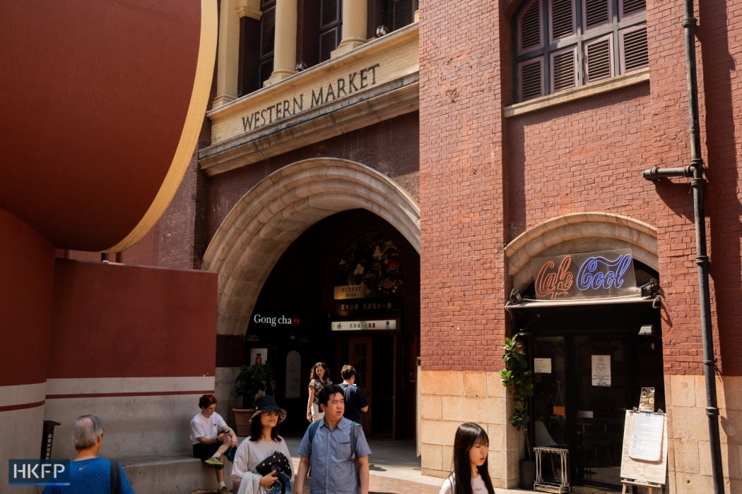 AA1Ev3Qf Hong Kong's Elderly Fabric Shop Owners Face Uncertain Future as Historic Western Market Faces Renovation
