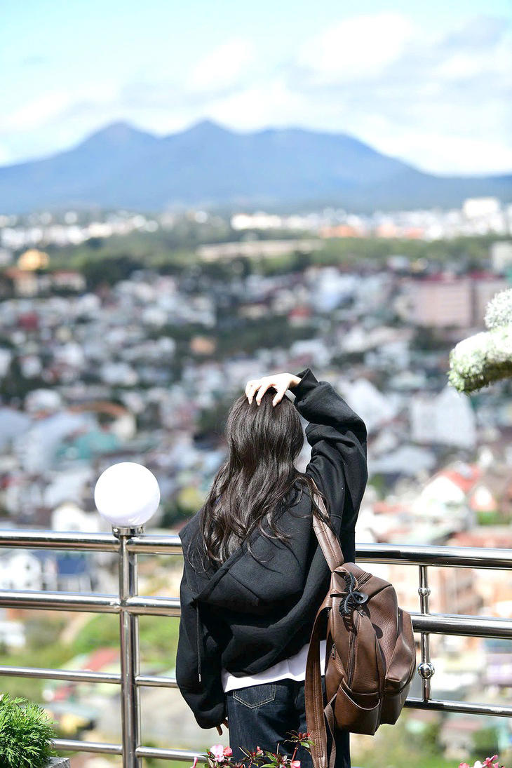 “Để thoát ra khỏi một mối quan hệ, không hề dễ, vì đôi khi mình có cảm giác không thể sống thiếu người đó” - Ảnh: Quang Định