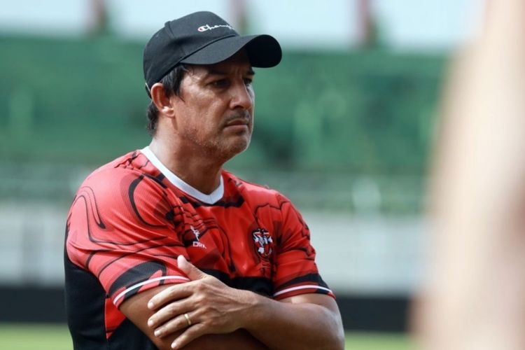 Madura United Lepas Alfredo Vera dari Kursi Pelatih