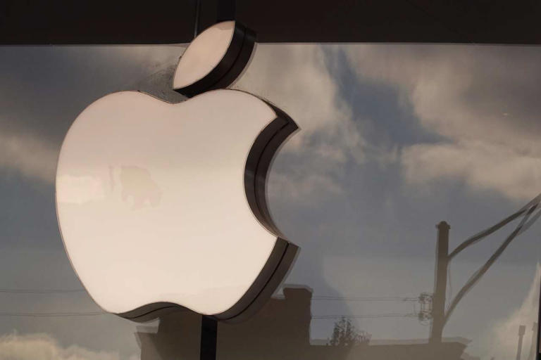 Apple stock set to break brutal losing streak. Why it remains Evercore ...