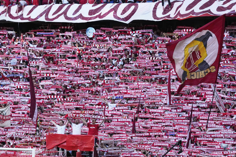 Bayern Munich fans cheer ahead of the German Bundesliga soccer match between FC Bayern Munich and Borussia Moenchengladbach in Munich, Germany, Saturday, May 10, 2025. (AP Photo/Matthias Schrader)