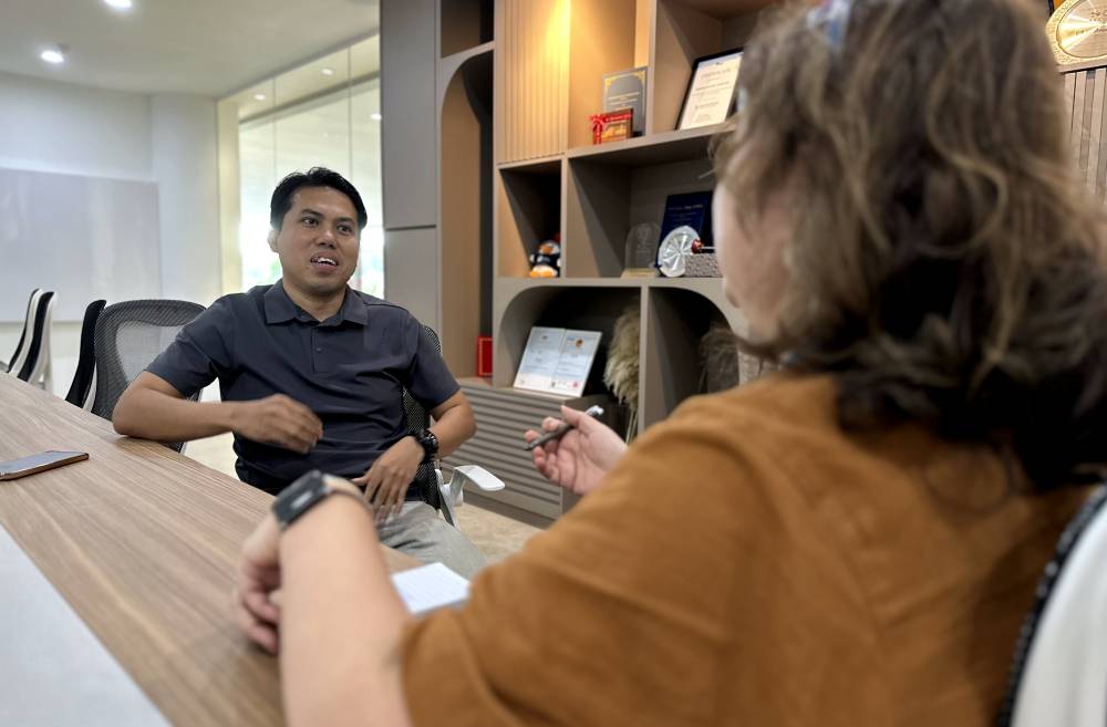 Dr Mohamad Hafizi Abu Bakar, a senior lecturer in bioprocess technology at the School of Industrial Technology, Universiti Sains Malaysia, recently shared his experience tasting lab-grown unagi—cultivated by scientists at Cell AgriTech Sdn Bhd. - Bernama photo