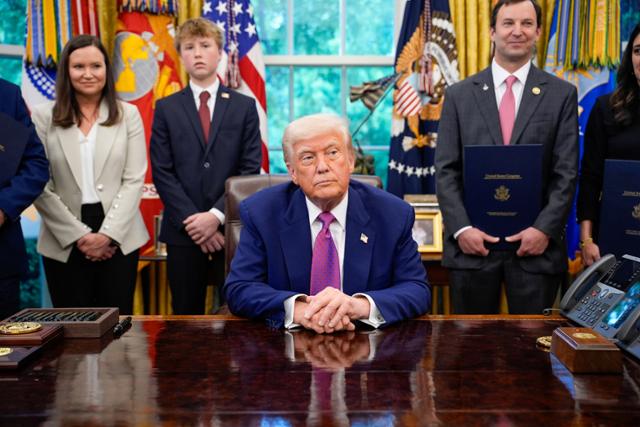 트럼프 이란과 종전 협상 시한 하루 연장하겠다 발표, 밀양 송전탑 사건 이후 전국 곳곳서 송전탑 건설 반대