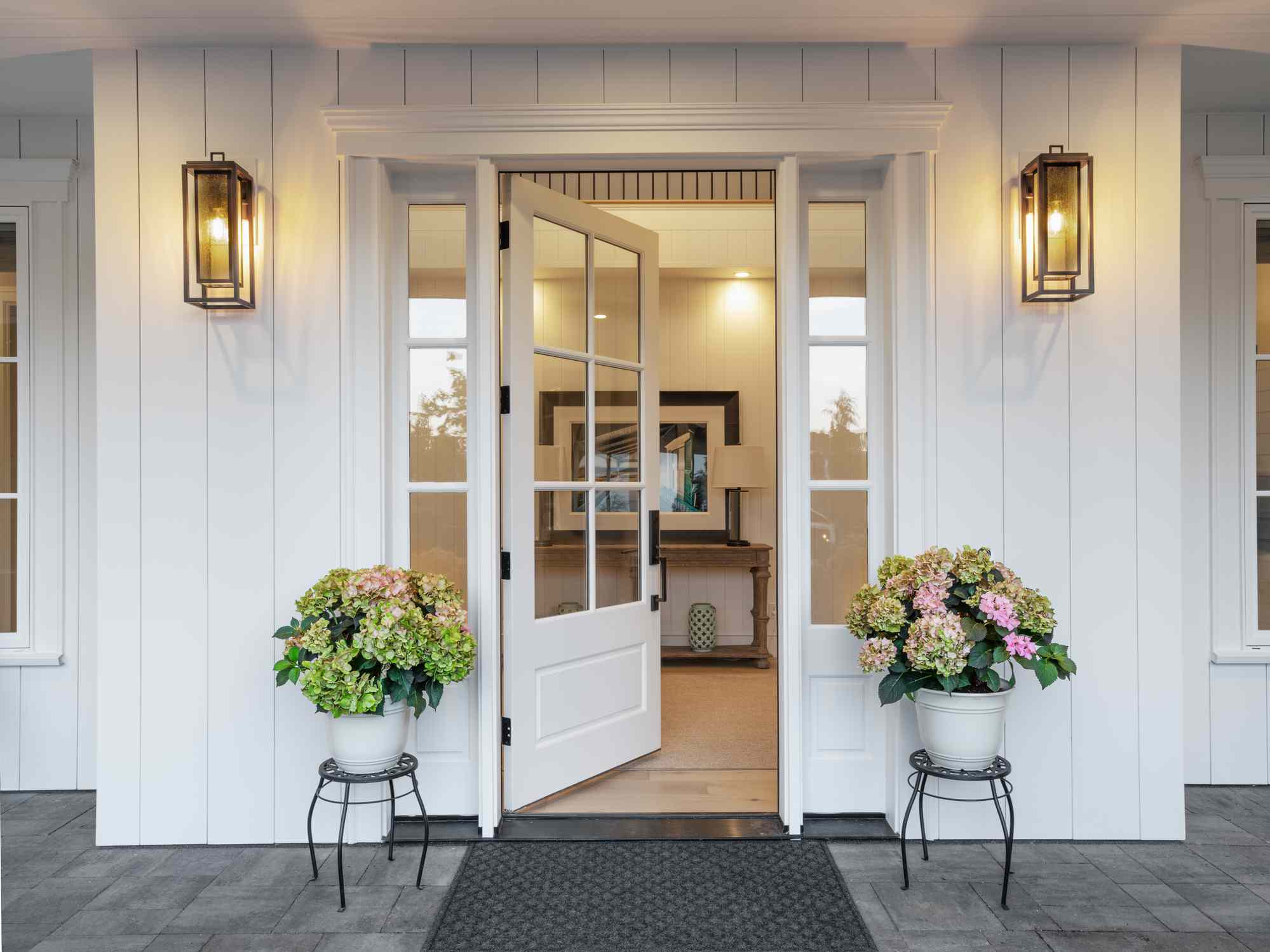 The Front Porch Decor Designers Always Thrift, Even for Their Fanciest Clients