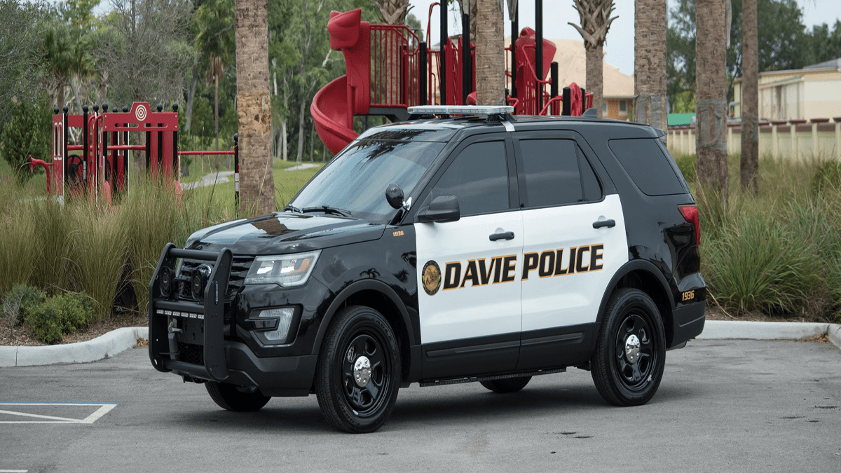 3 in custody after fleeing vehicle strikes officer in Davie: Police