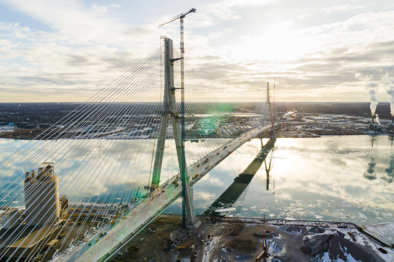 America's longest cable-stayed bridge to link US with Canada