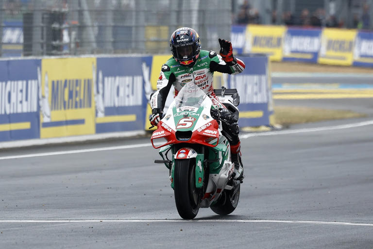 Johann Zarco celebra su victoria en el GP de Francia.