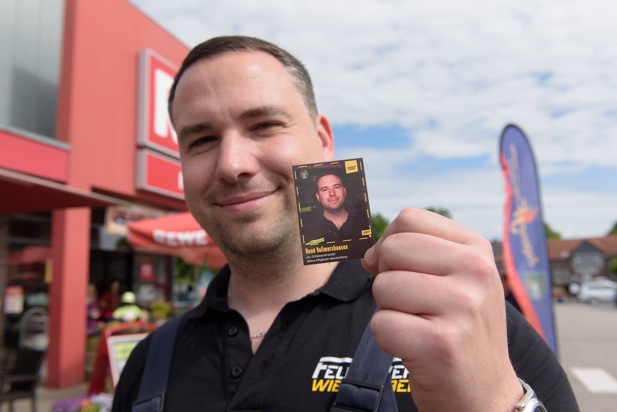 Feuerwehr Wietze startet Sticker-Aktion: 398 Bilder im Sammelalbum