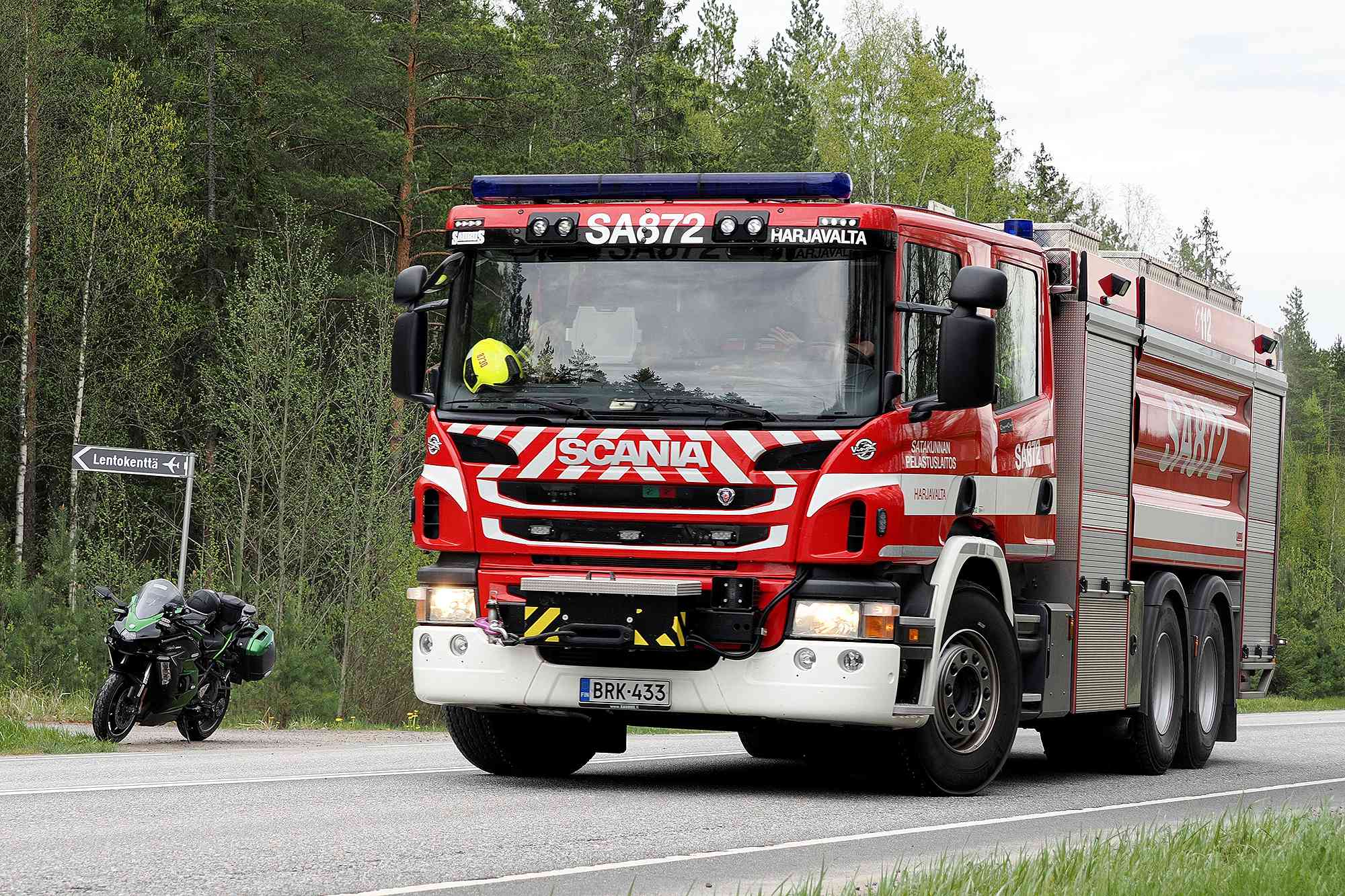 5 Killed After 2 Helicopters Collide and Crash Near an Airport