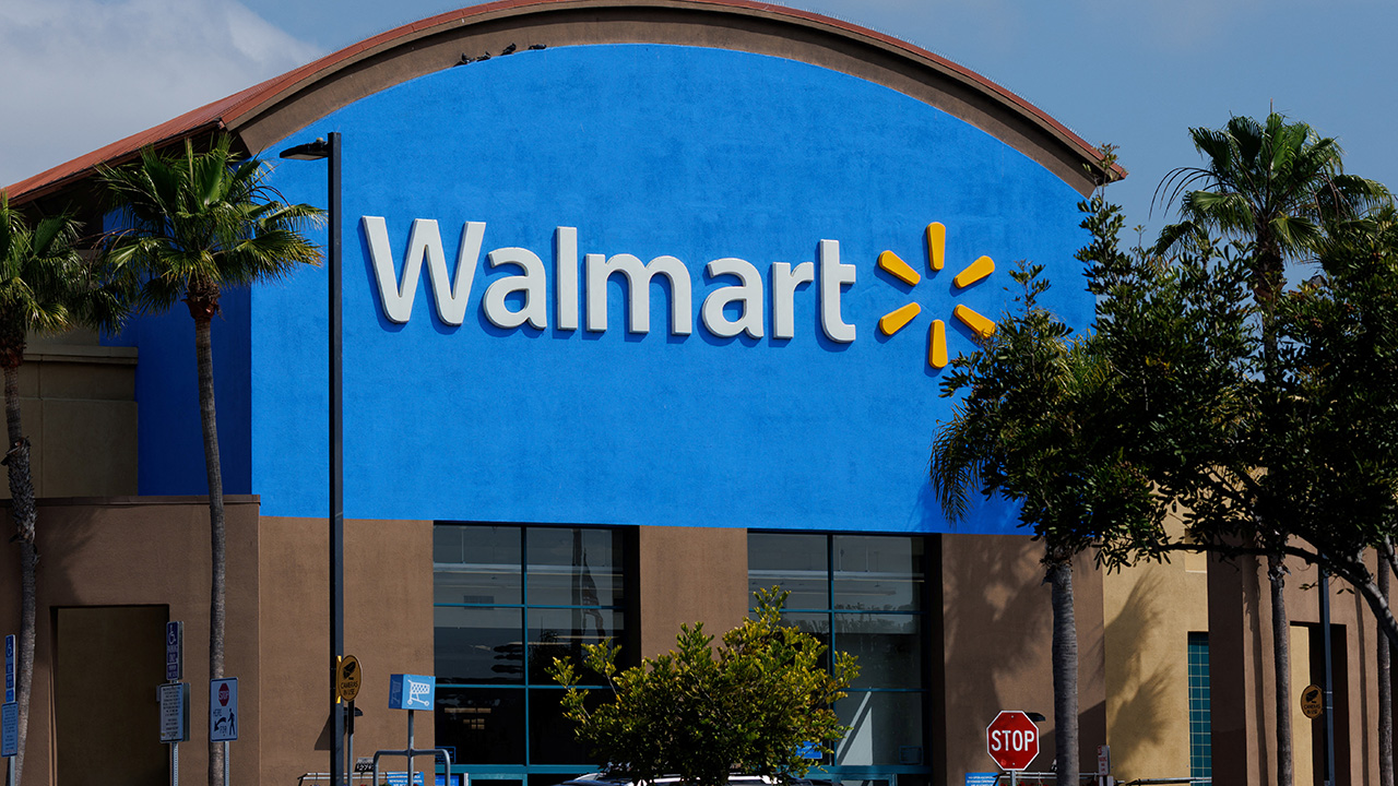 Walmart recalls 850K water bottles after 2 people suffer permanent