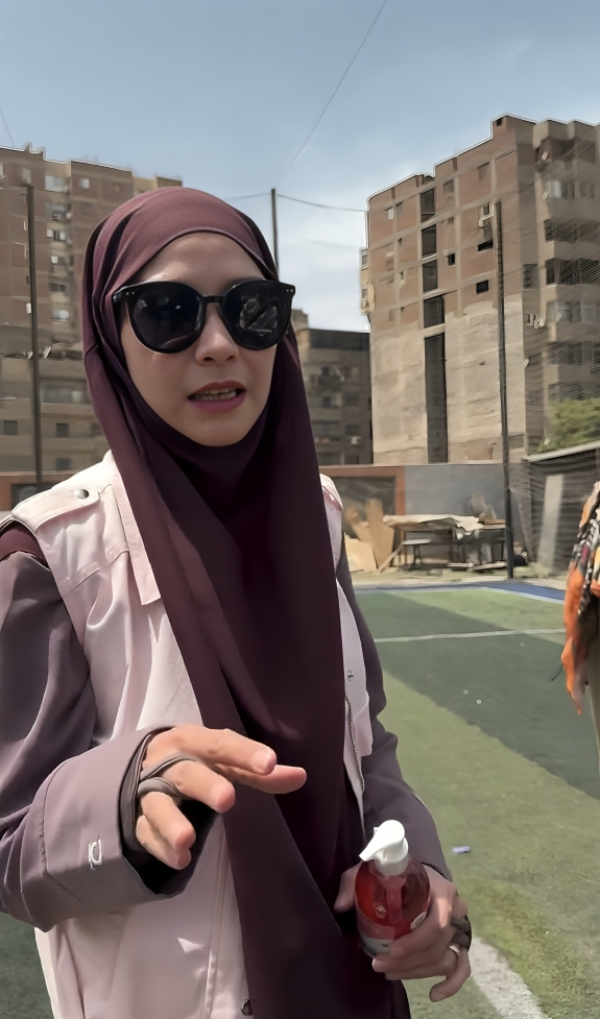 7 Gambar Zaskia Adya Mecca Peduli Warga Gaza yang Berlindung di Mesir