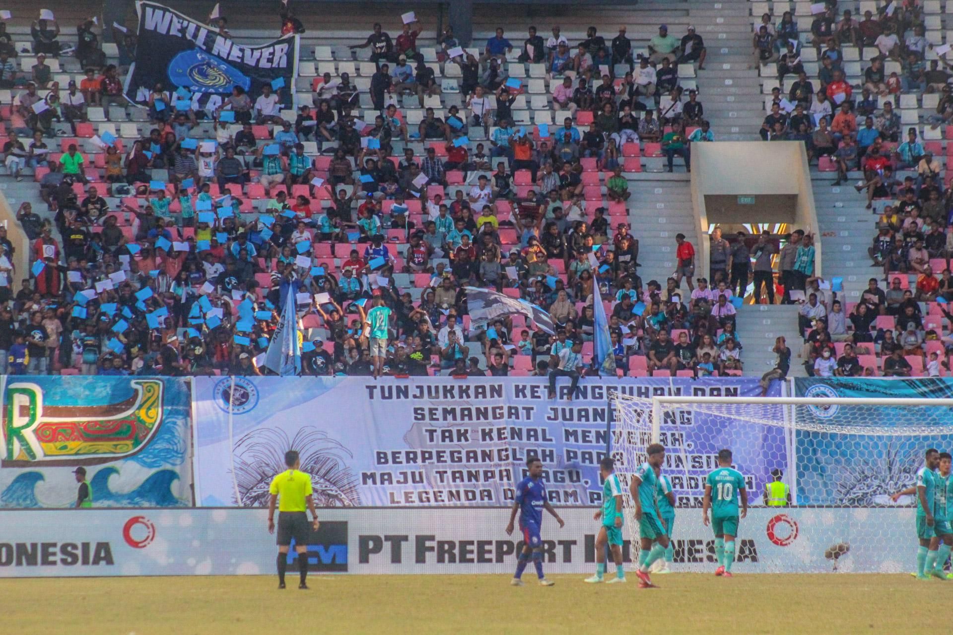 Pelatih Arema FC Akan Ceritakan Suasana Stadion Lukas Enembe, Kepada Keluarganya di Portugal