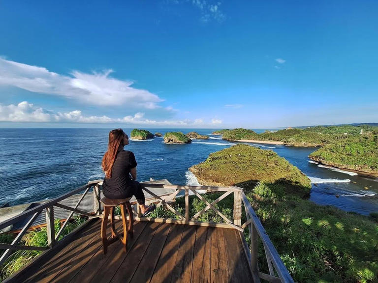 Pantai Kasap di Pacitan. '