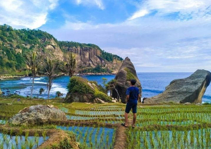 Wisata Pantai Pangasan berlokasi di Dusun Batulapak, Desa Kalipelis, Kecamatan Kebon Agung, Pacitan, Jawa Timur' (Instagram @pangasanbeach)