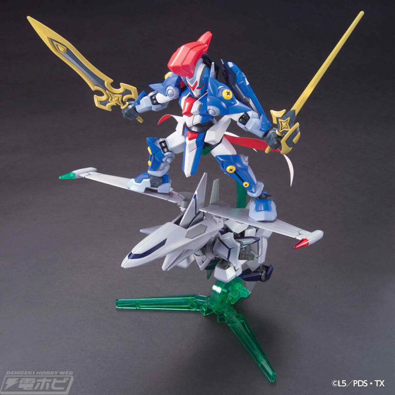 通常形態から飛行形態へ変形可能！『ダンボール戦機W
