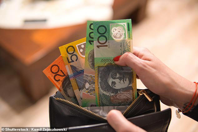 Australia Cuts Interest Rates: Experts Predict Further Drops - hn00a39