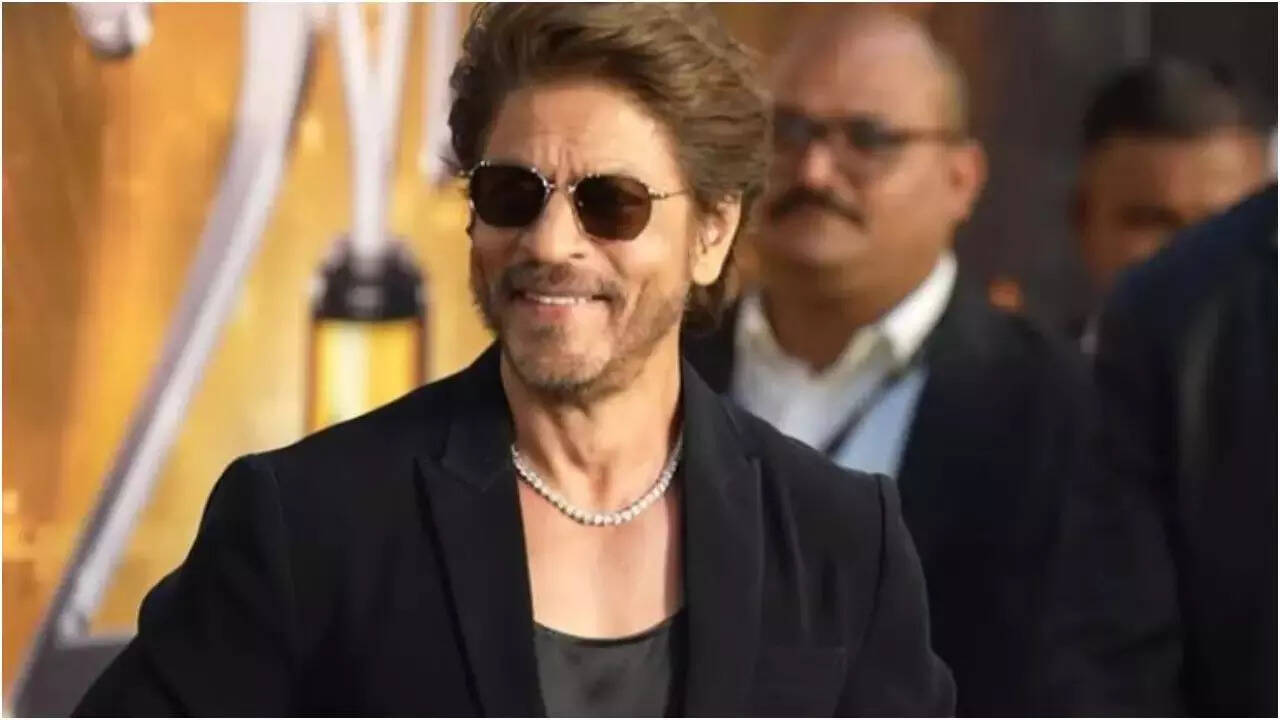 Anubhav Sinha reveals Shah Rukh Khan’s secret to happiness A middle