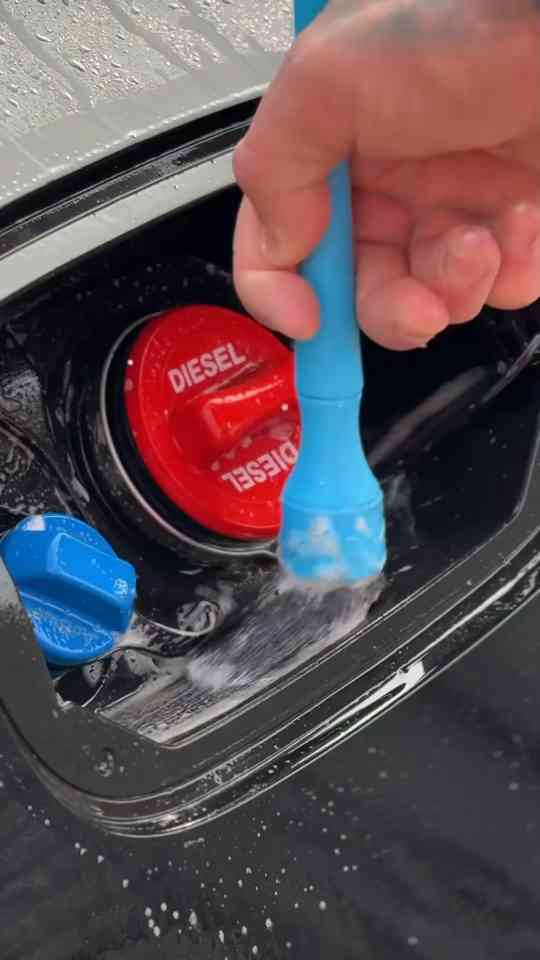 £2 Car Wash vs Premium Detail – Can You Spot the Difference?