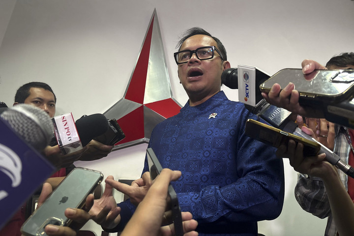 Wamendagri Bima Arya di DPP Demokrat, Jakarta Pusat, Senin (19/5/2025). Foto: Abid Raihan/kumparan