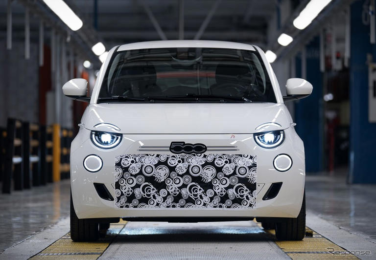 「500eとは違う顔？」MT車もある！ フィアットの新型『500ハイブリッド』が話題に