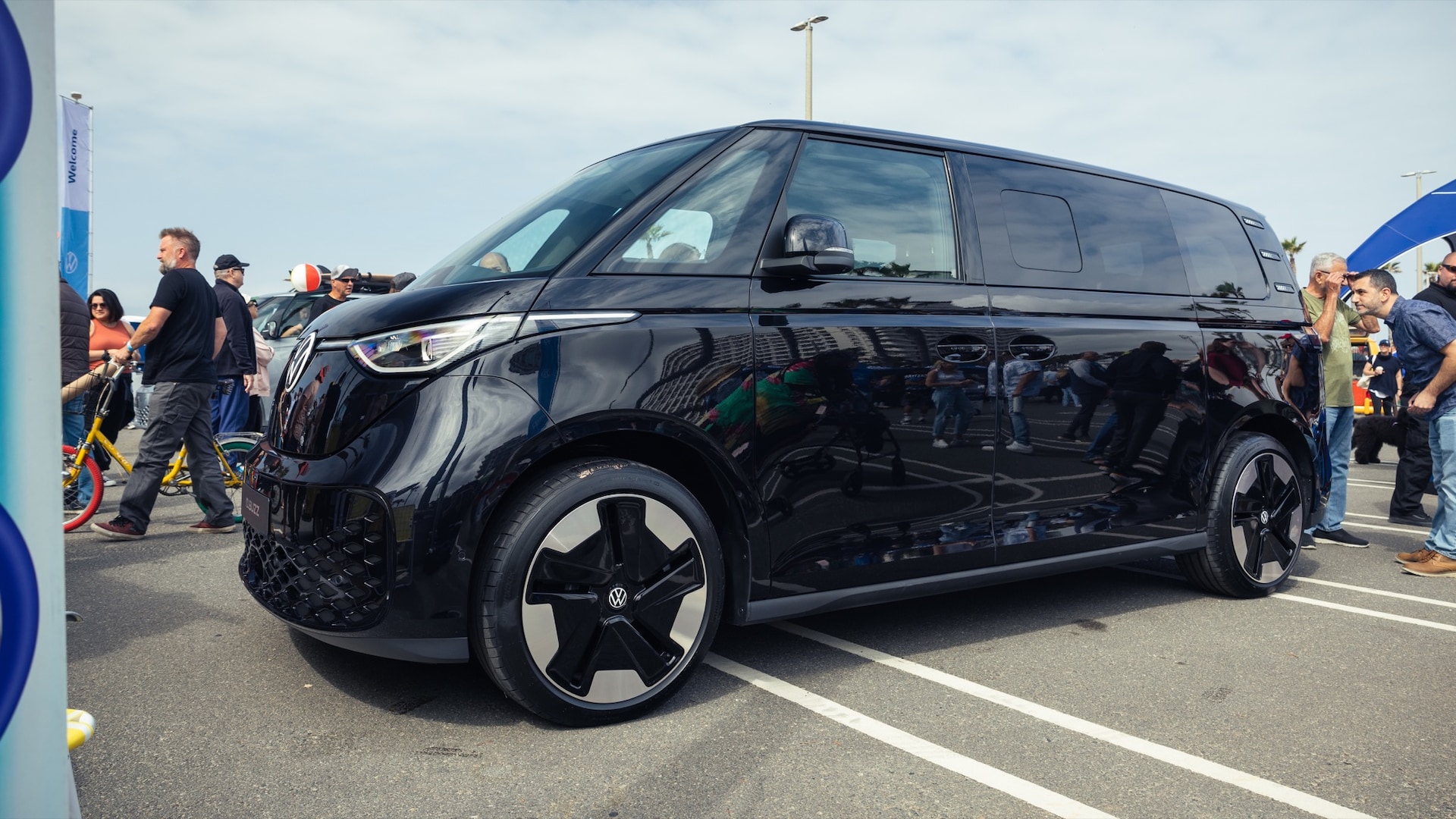 The Monochromatic 2025 Volkswagen ID Buzz Is a Sight to Behold