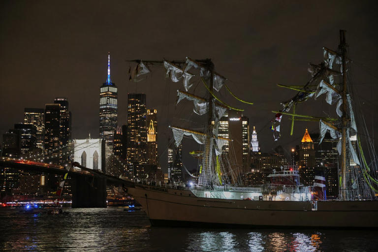 Four ‘worst-case scenarios’ led Mexican ship to hit Brooklyn Bridge ...