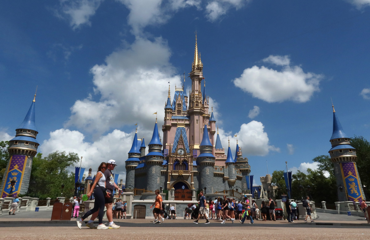 Woman Charged With Felony for Shoving Child at Disney Parade