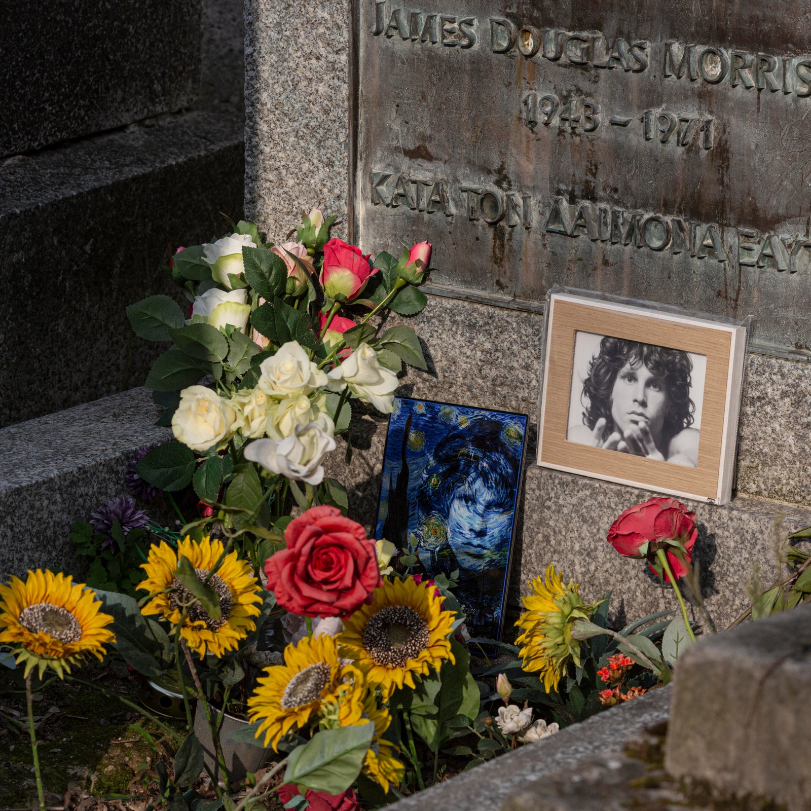Jim Morrison bust found 37 years after it was stolen from grave(00)