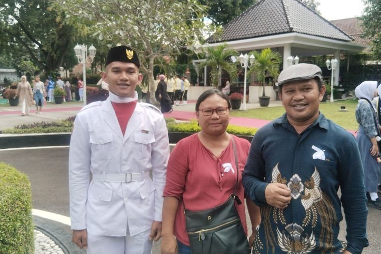 Bangga dan Tersentuh: Kisah Thomas Setelah Anaknya Lulus Dari Barak Militer