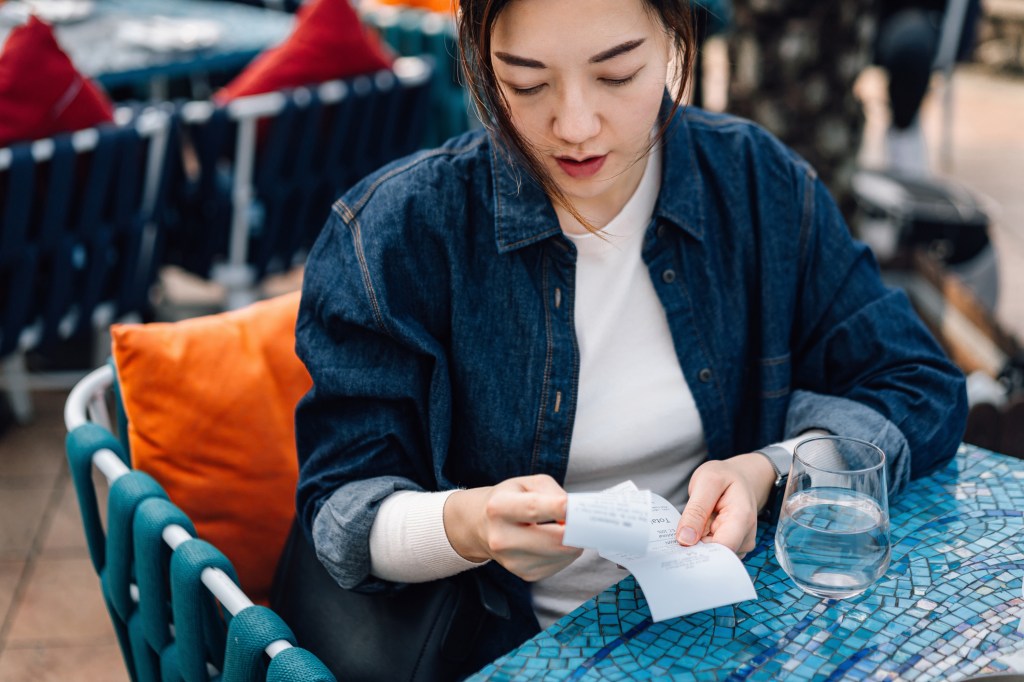 Restaurant tipping rules are quietly changing — and service charges ...